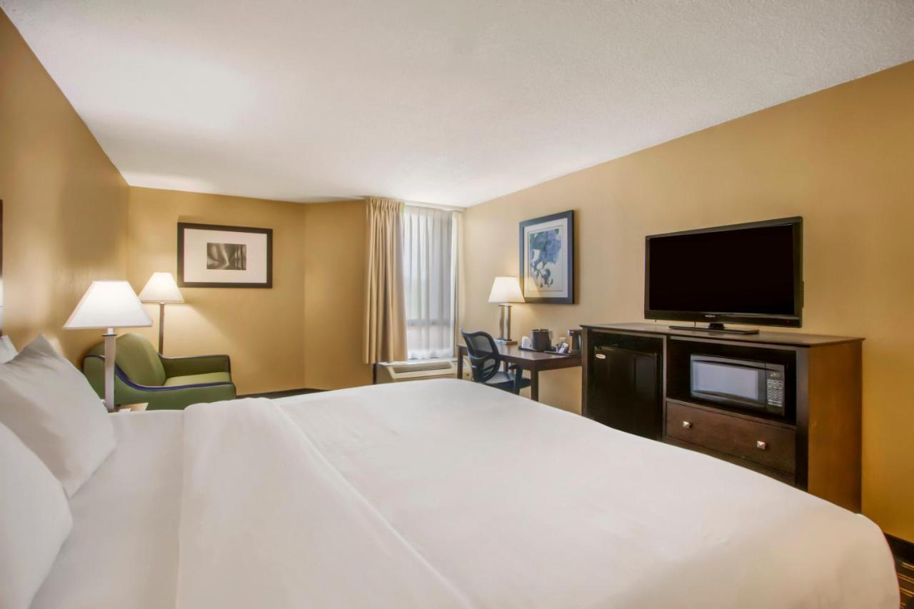 Clarion Inn Asheville Airport Флетчър Екстериор снимка