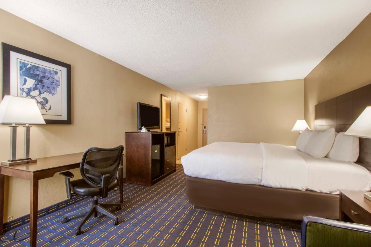Clarion Inn Asheville Airport Флетчър Екстериор снимка