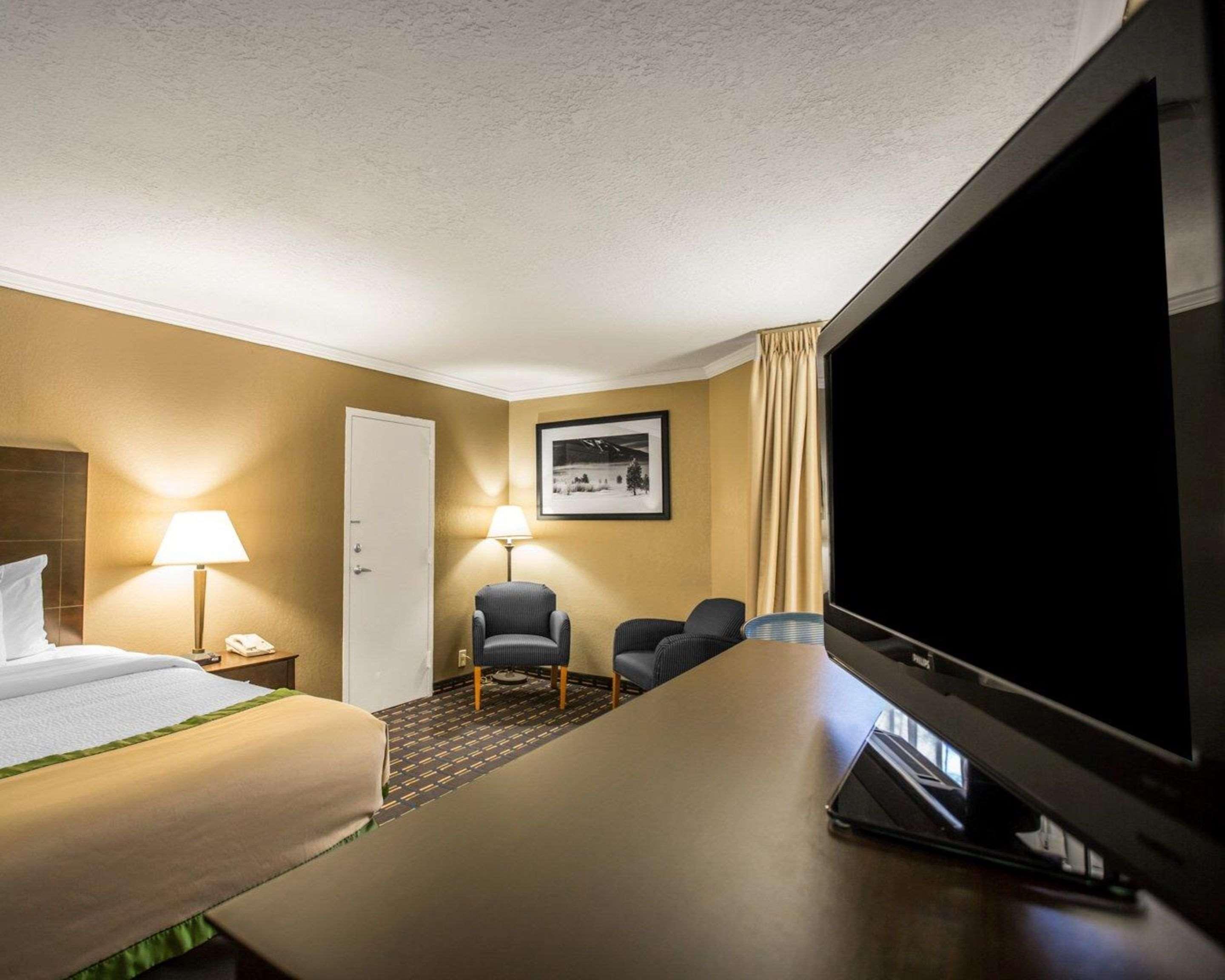 Clarion Inn Asheville Airport Флетчър Екстериор снимка