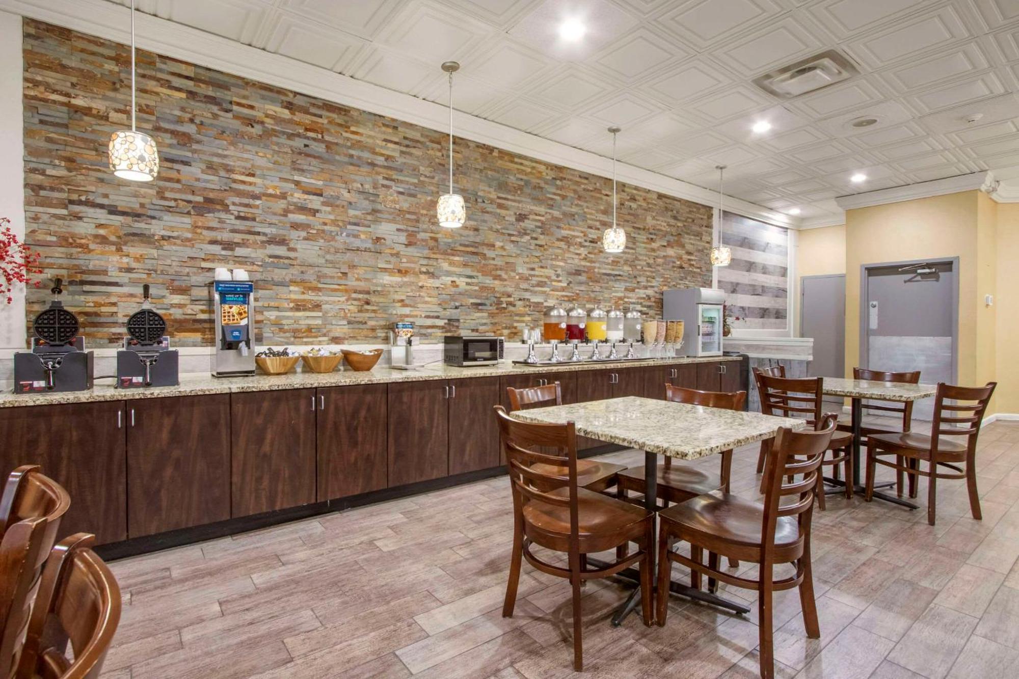 Clarion Inn Asheville Airport Флетчър Екстериор снимка