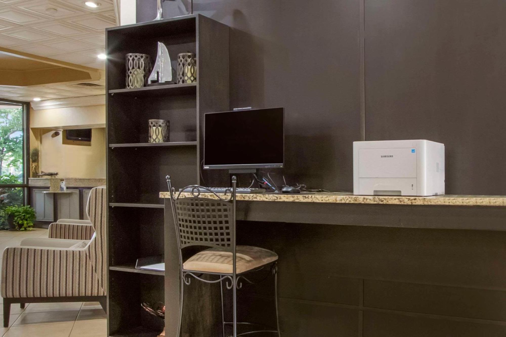 Clarion Inn Asheville Airport Флетчър Екстериор снимка