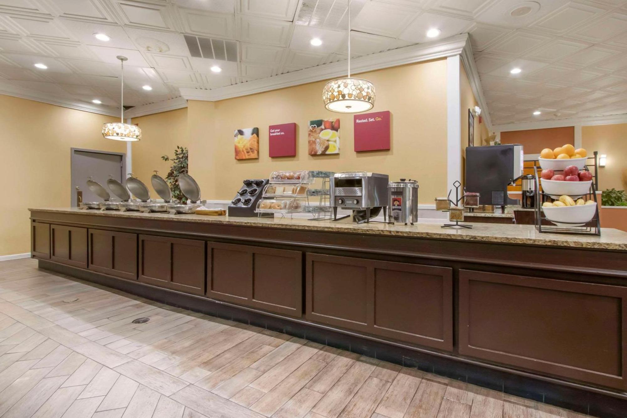 Clarion Inn Asheville Airport Флетчър Екстериор снимка