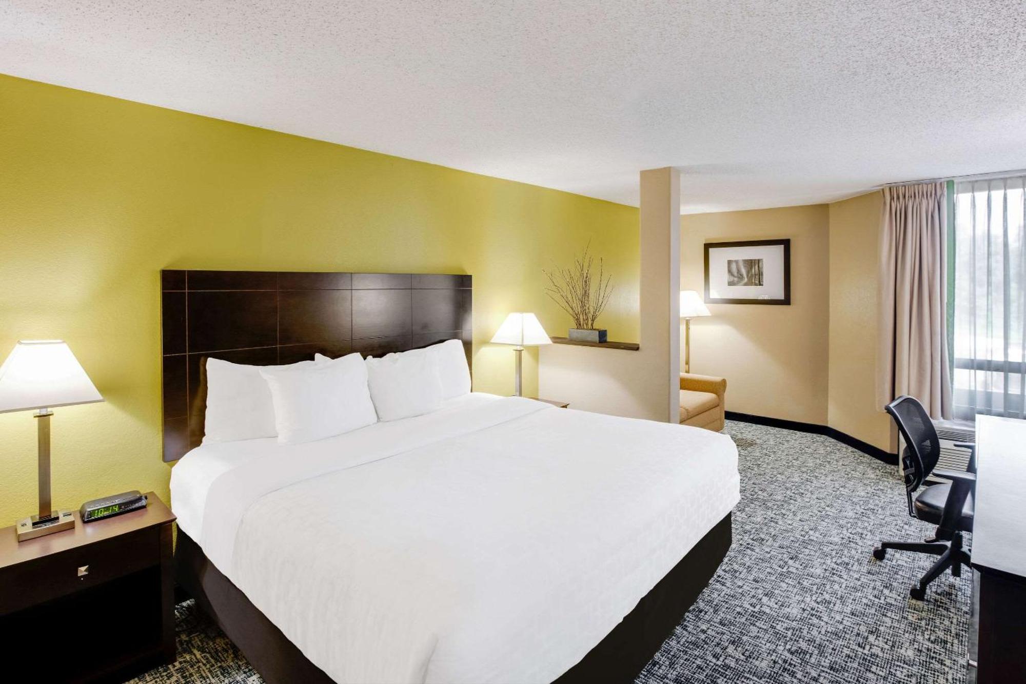 Clarion Inn Asheville Airport Флетчър Екстериор снимка
