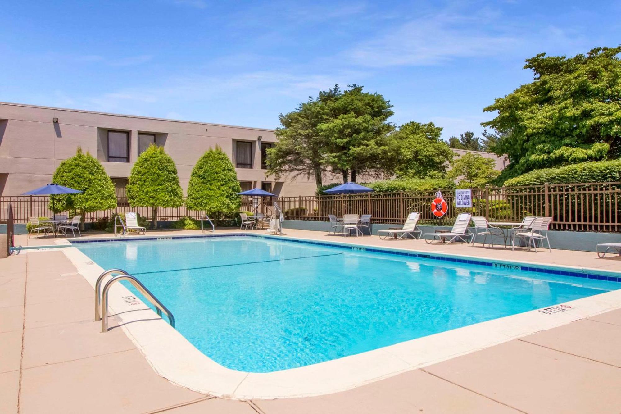 Clarion Inn Asheville Airport Флетчър Екстериор снимка