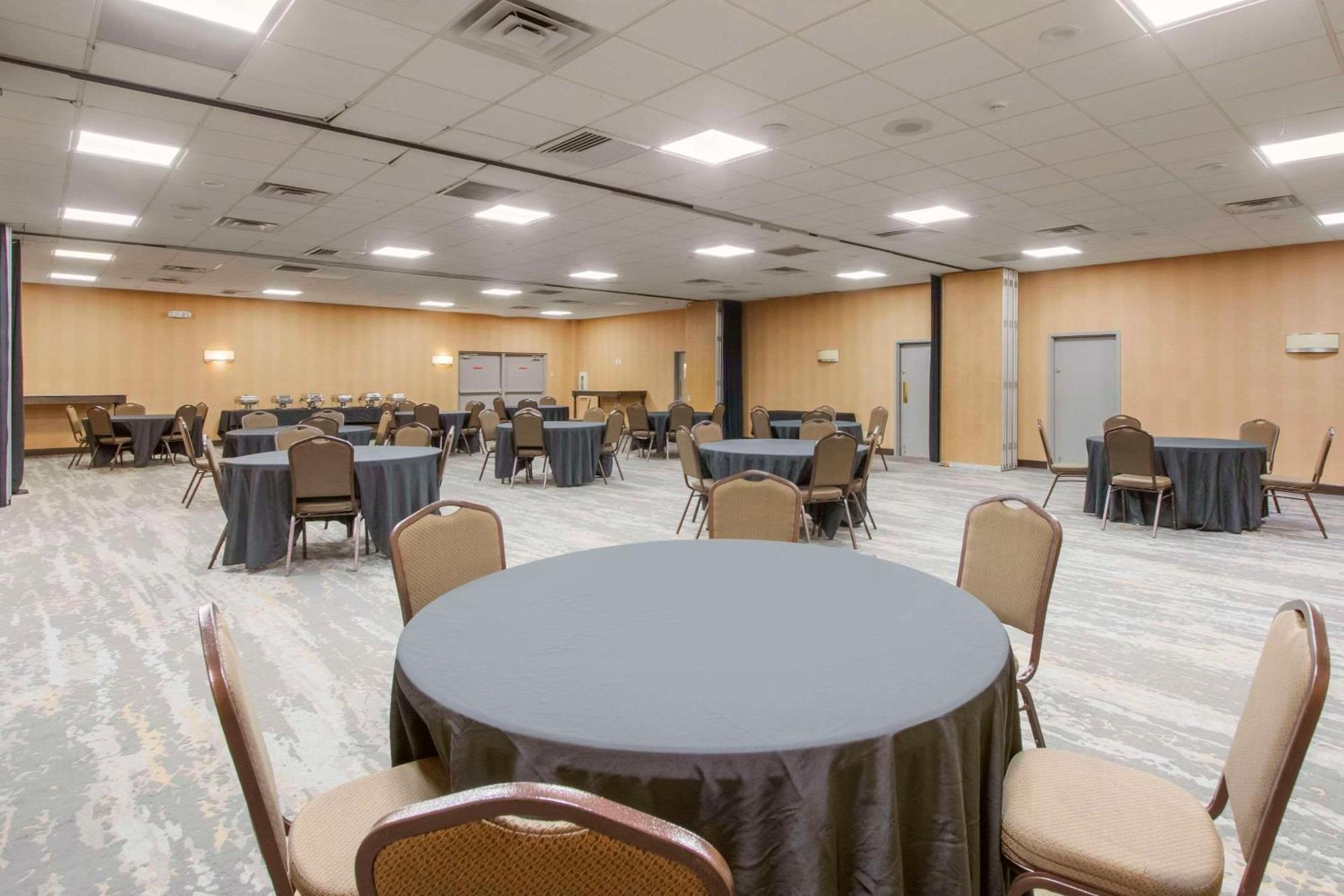 Clarion Inn Asheville Airport Флетчър Екстериор снимка