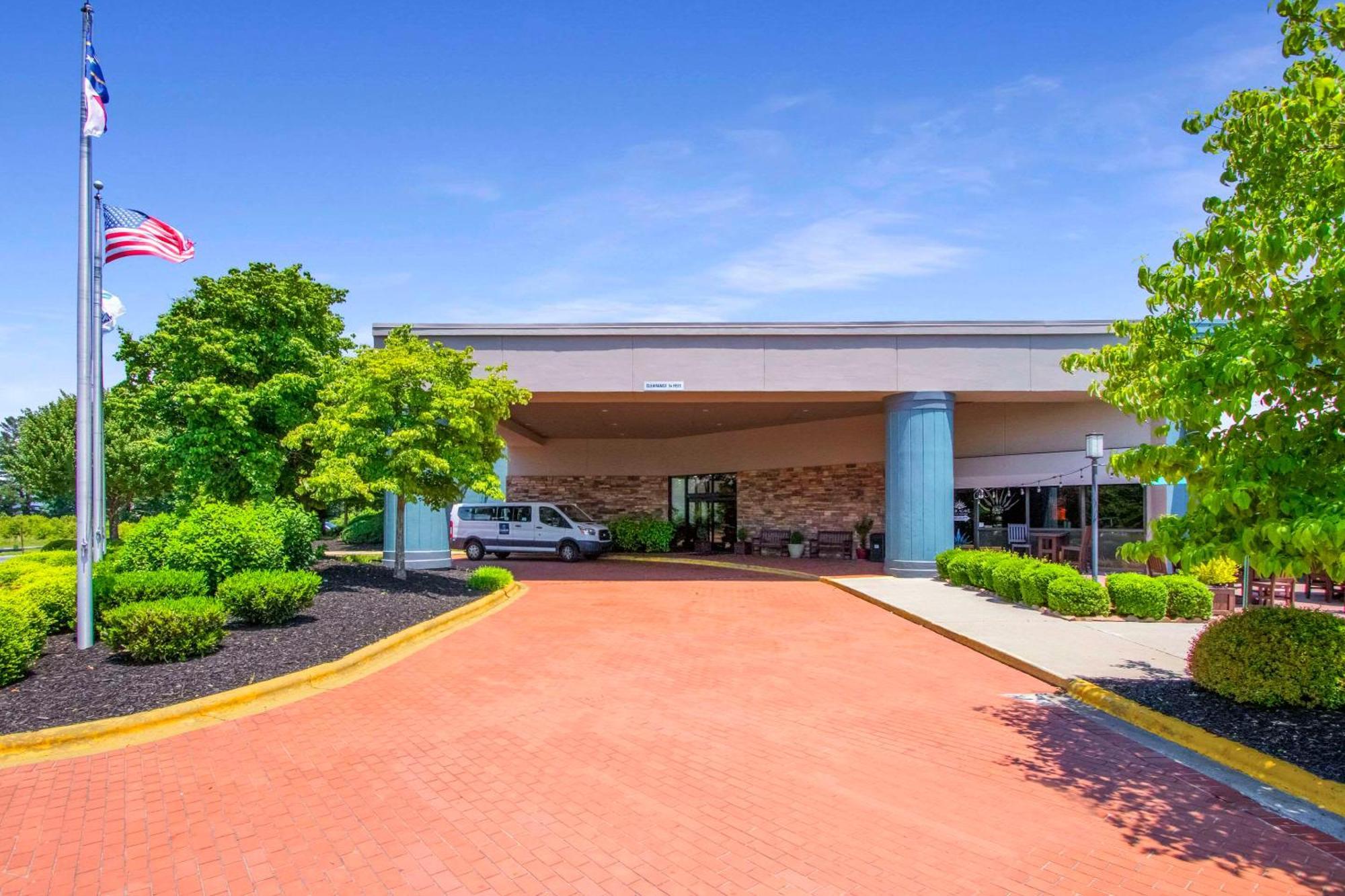Clarion Inn Asheville Airport Флетчър Екстериор снимка