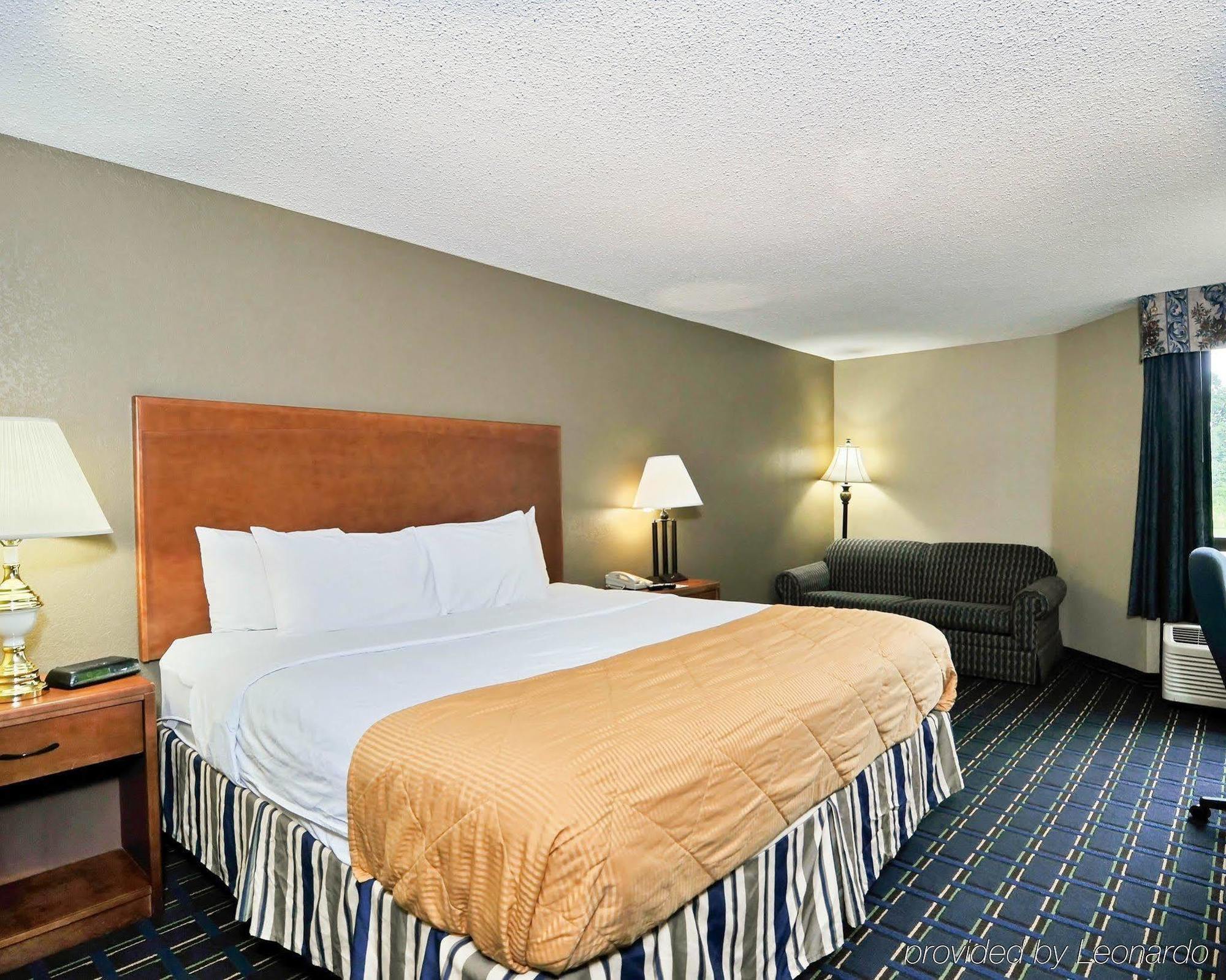 Clarion Inn Asheville Airport Флетчър Екстериор снимка